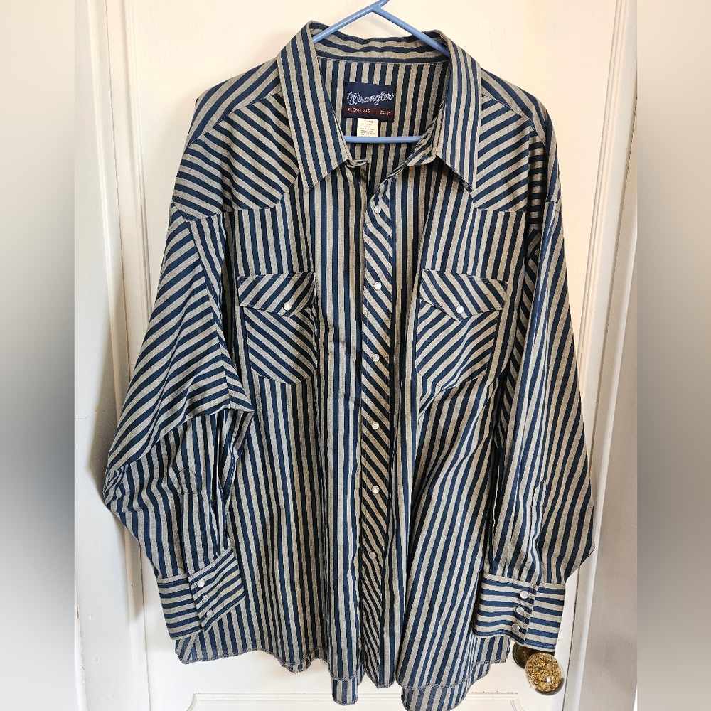 Vintage Wrangler Pearl-Snap Longsleeve Button-Up Westernwear Cowboy Shirt